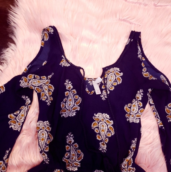 Xhilaration cold shoulder dress - Picture 2 of 2